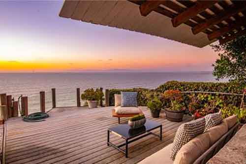 Oceanfront homes in the Hollywood Riviera of Redondo Beach